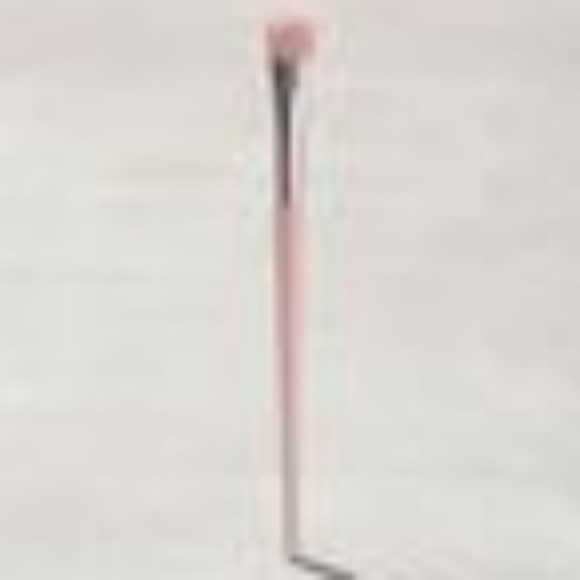 Fenty Beauty Other - Fenty Beauty Eyeshadow Brush Fenty Beauty Other - Fenty Beauty Eyeshadow Brush